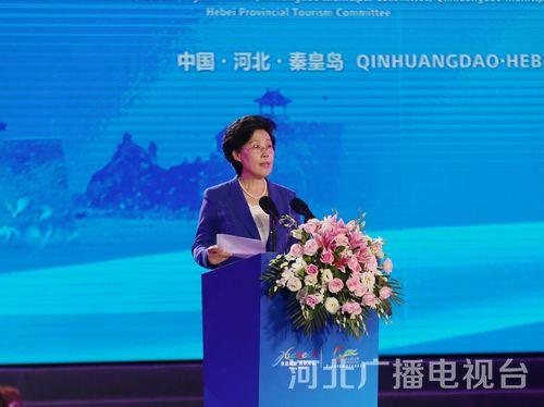 河北省委常委、宣傳部長田向利介紹出席會(huì)議的領(lǐng)導(dǎo)和重要嘉賓：