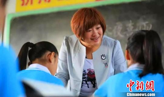 白恒云在課堂任教?！⑽木陻z